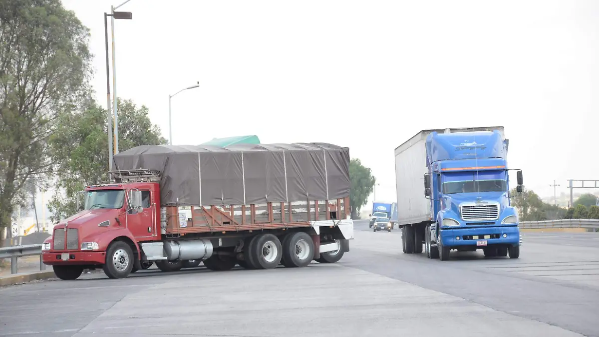 Transportistas de carga pesada planean manifestar el 5 de febrero en la capital queretana.